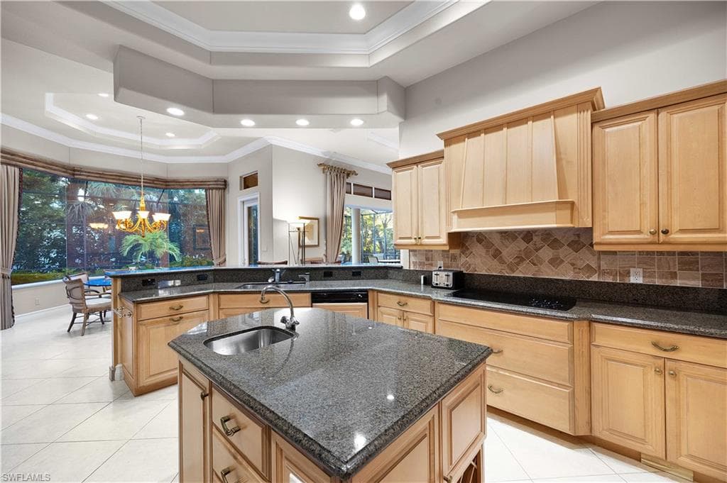 258 9th Ave S, Naples, FL 34102-43