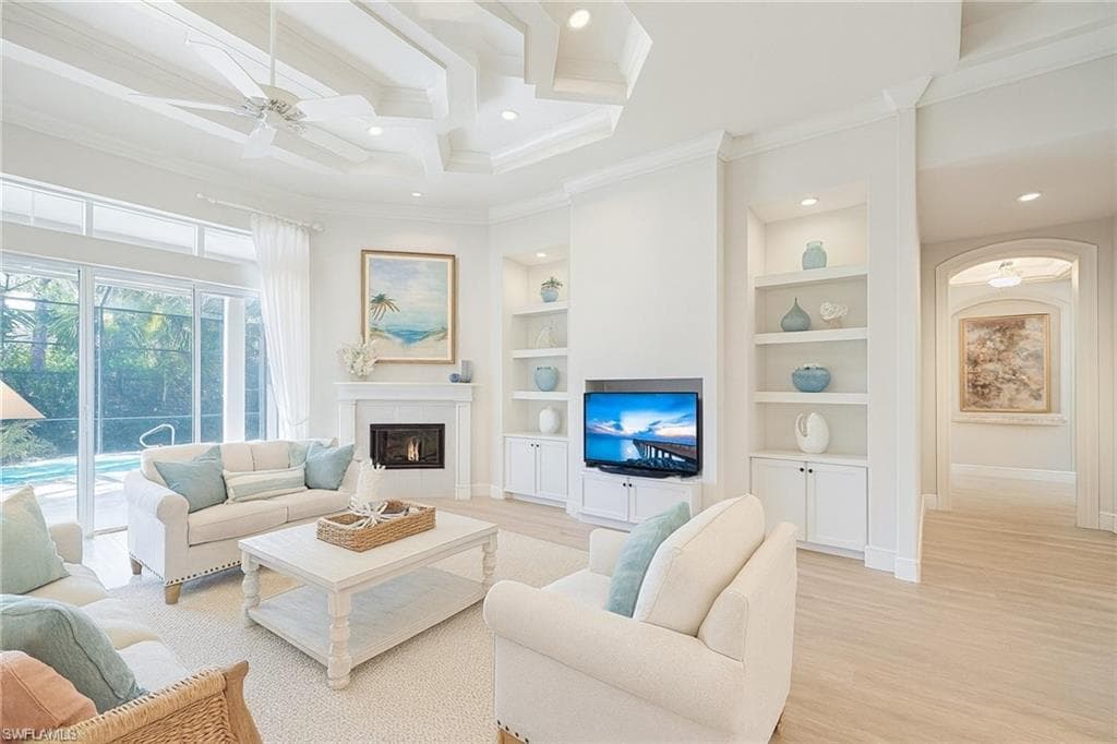 258 9th Ave S, Naples, FL 34102-7