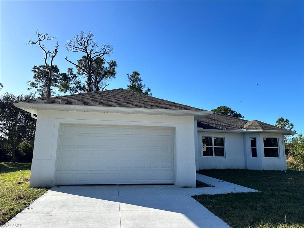 718 Chattman St E, Lehigh Acres, FL 33974-2