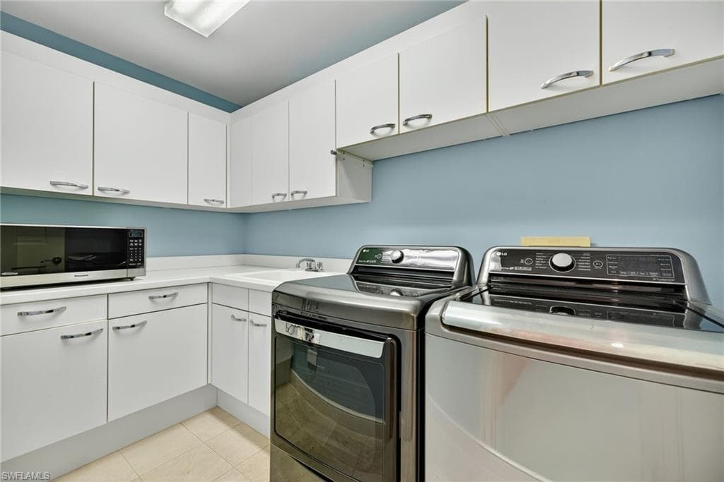 4021 Gulf Shore Blvd N V19, Naples, FL 34103-31