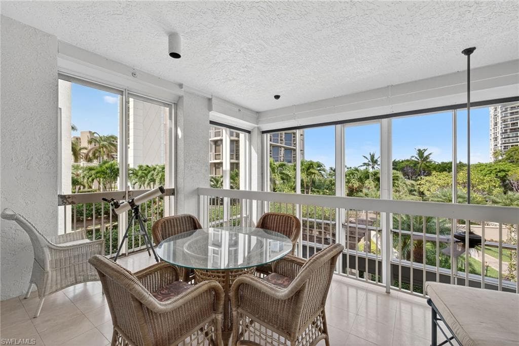 4021 Gulf Shore Blvd N V19, Naples, FL 34103-32