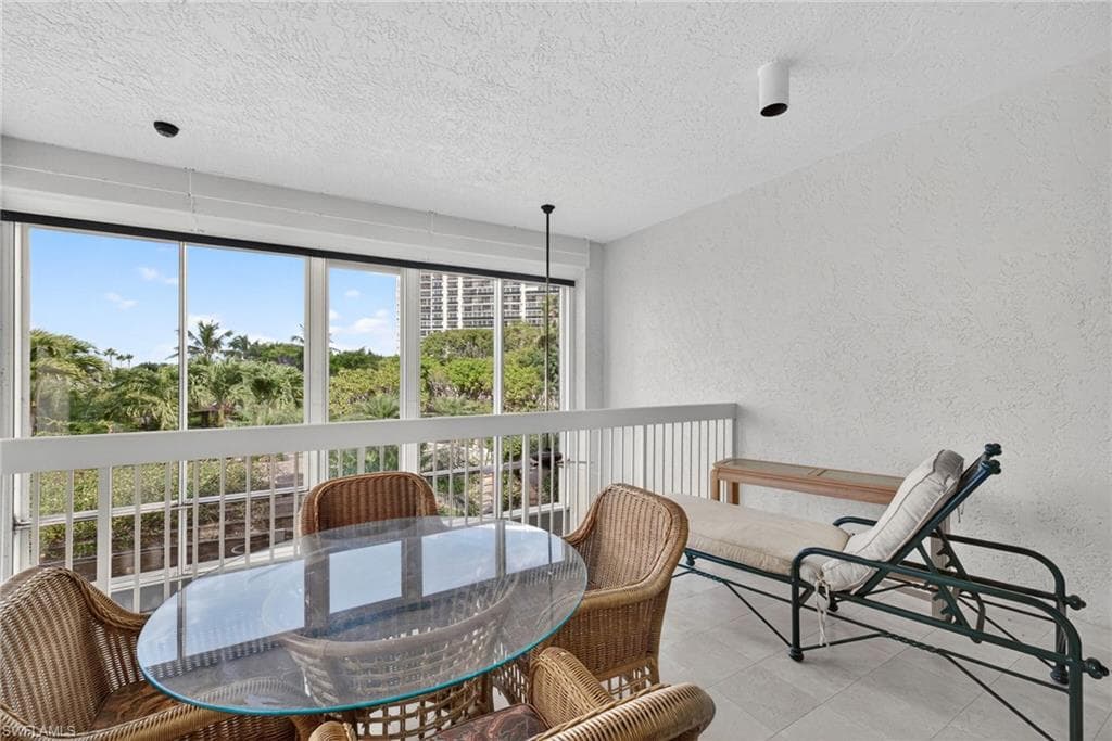 4021 Gulf Shore Blvd N V19, Naples, FL 34103-33