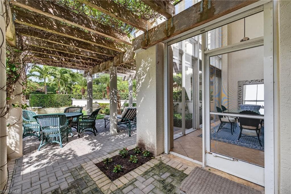 4021 Gulf Shore Blvd N V19, Naples, FL 34103-38