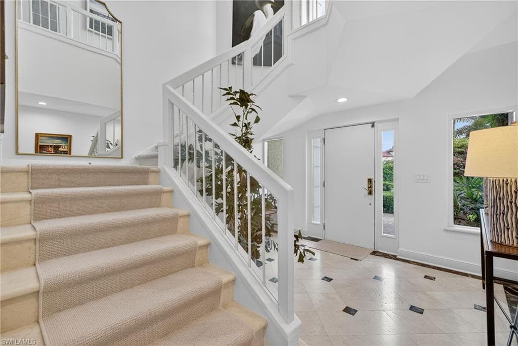 4021 Gulf Shore Blvd N V19, Naples, FL 34103-3