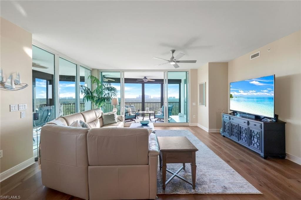 455 Cove Tower Dr 801, Naples, FL 34110-8