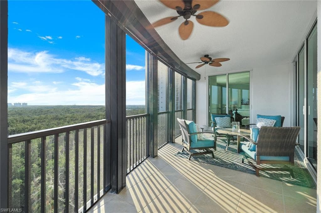 455 Cove Tower Dr 801, Naples, FL 34110-26