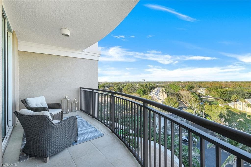 455 Cove Tower Dr 801, Naples, FL 34110-33