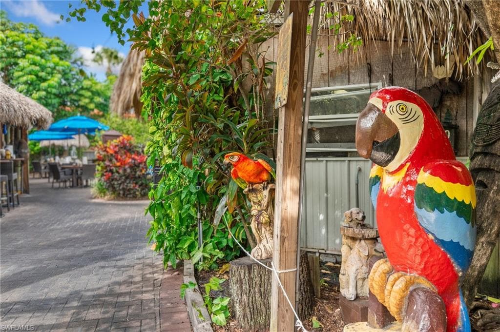 2555 9th St N 204, Naples, FL 34103-8