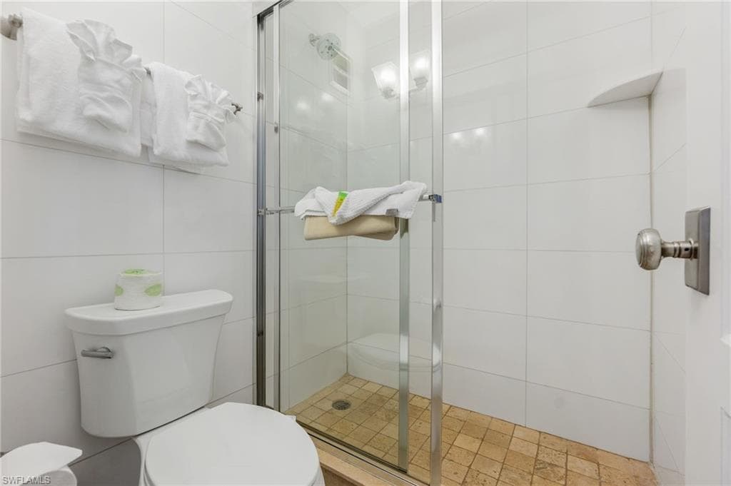 2555 9th St N 204, Naples, FL 34103-16