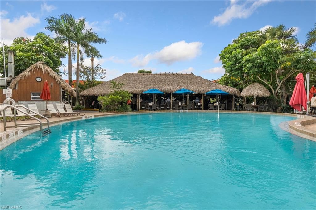 2555 9th St N 204, Naples, FL 34103-18