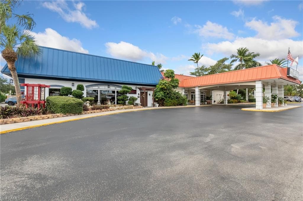 2555 9th St N 204, Naples, FL 34103-27