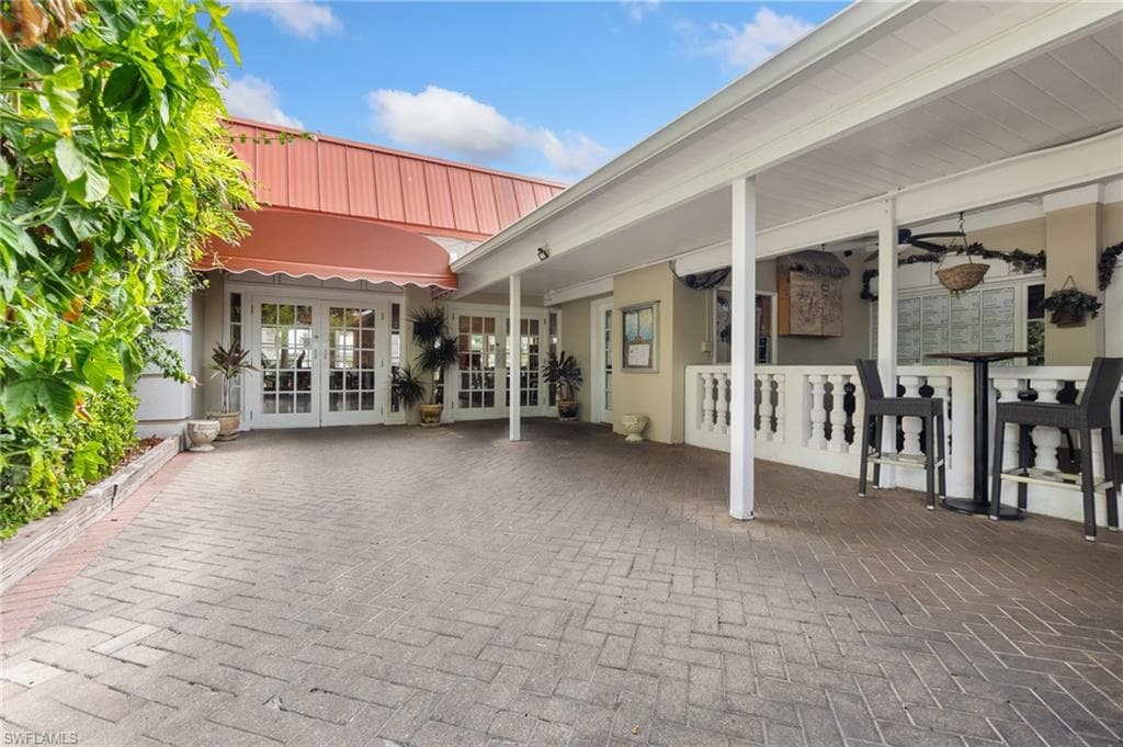 2555 9th St N 204, Naples, FL 34103-6