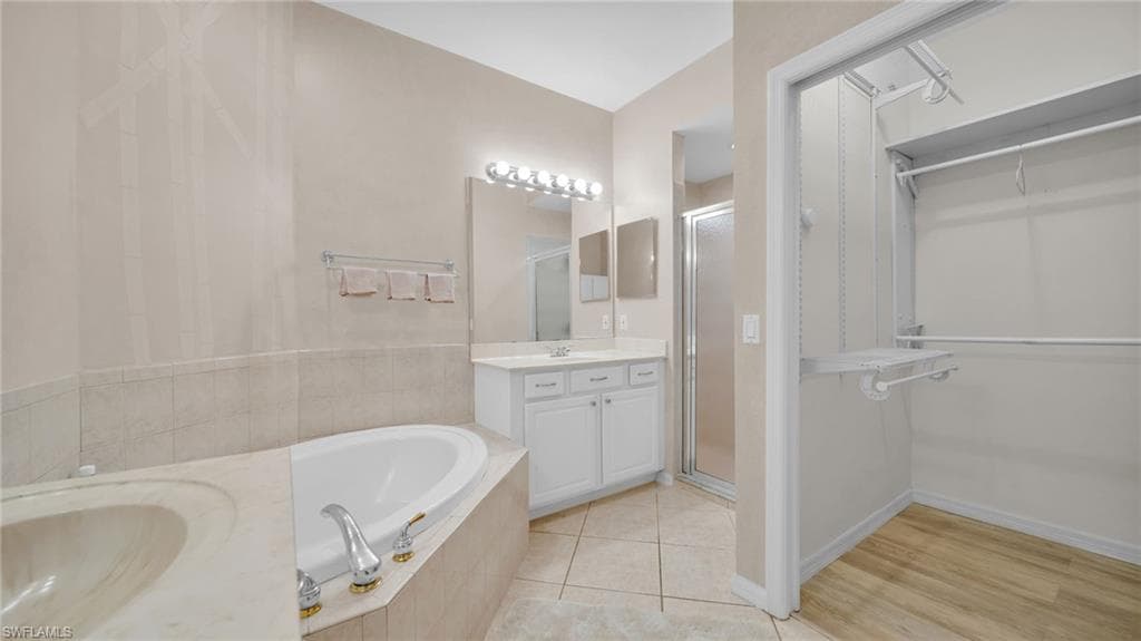 7730 Woodbrook Cir 4204, Naples, FL 34104-15