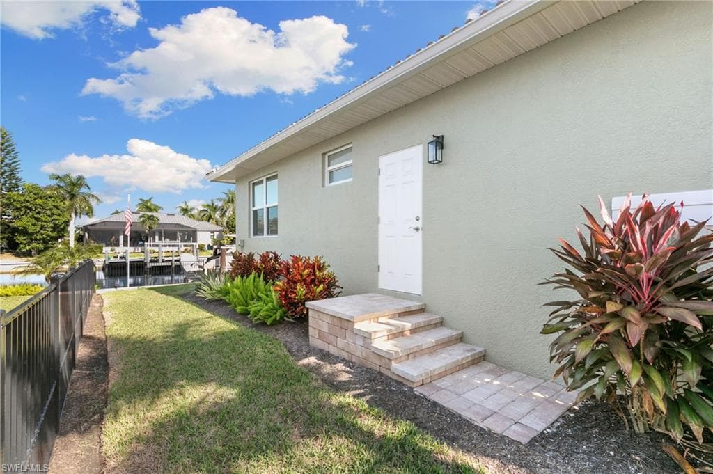 1058 Goldenrod Ave, Marco Island, FL 34145-35