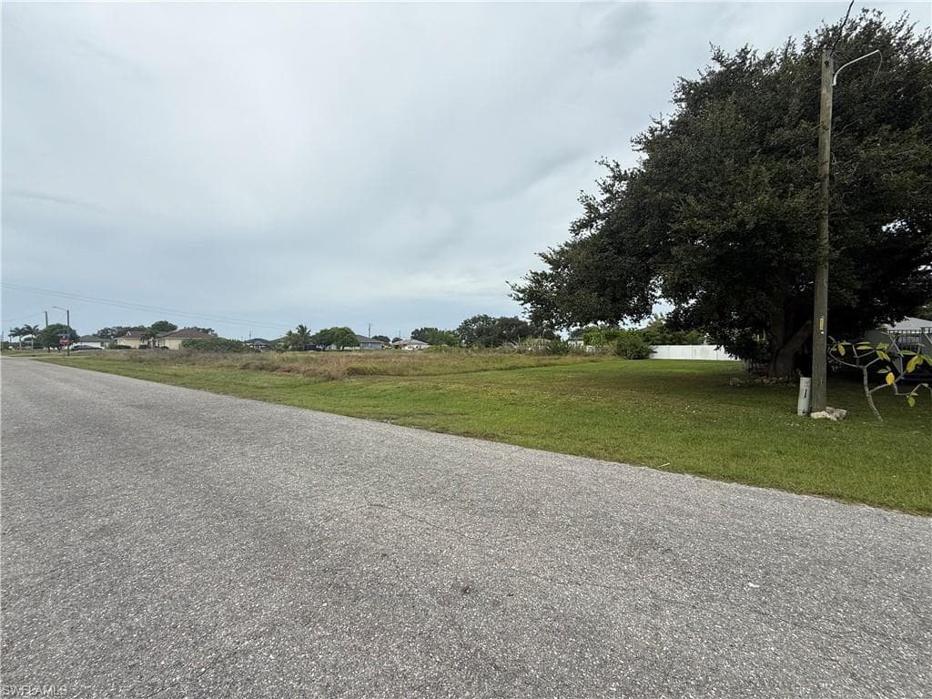 4012 20th St SW, Lehigh Acres, FL 33976-1