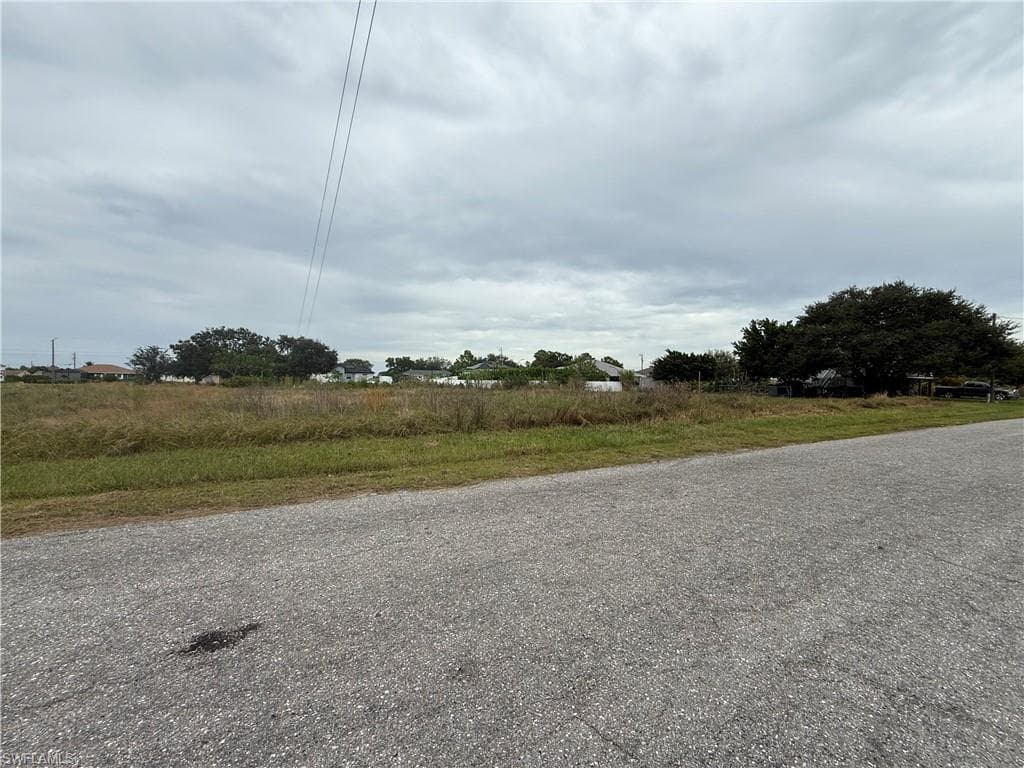 4012 20th St SW, Lehigh Acres, FL 33976-2