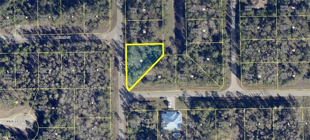 545 Millcreek St, Lehigh Acres, FL 33974-3