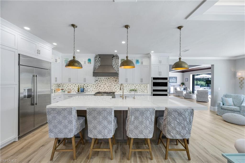 4701 Oak Leaf Dr, Naples, FL 34119-8