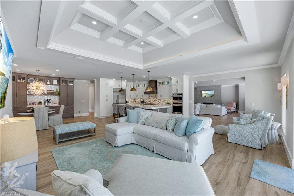 4701 Oak Leaf Dr, Naples, FL 34119-9