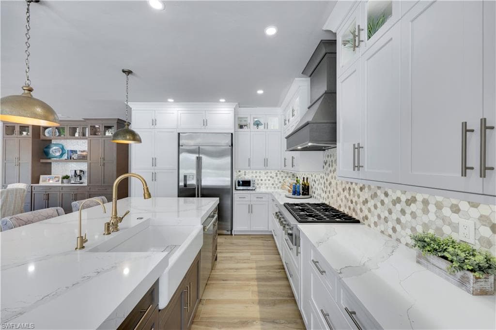 4701 Oak Leaf Dr, Naples, FL 34119-10