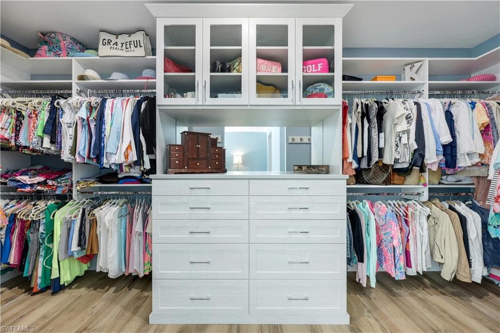 4701 Oak Leaf Dr, Naples, FL 34119-18