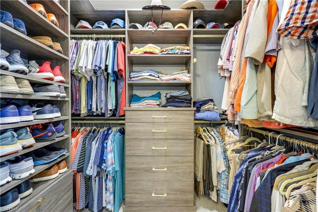 4701 Oak Leaf Dr, Naples, FL 34119-23