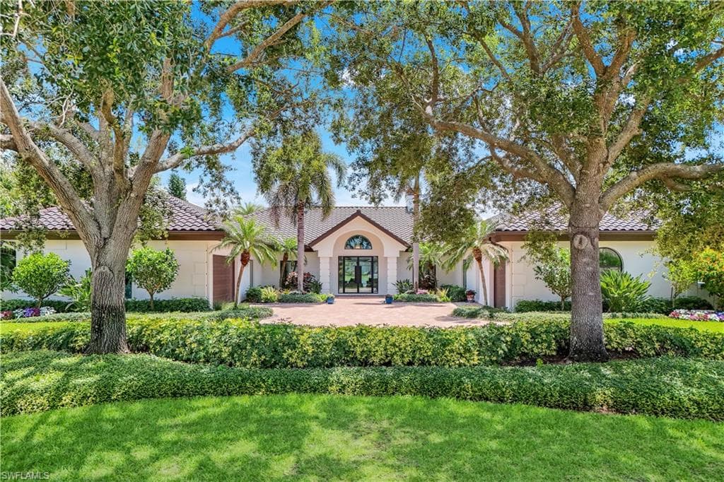 4701 Oak Leaf Dr, Naples, FL 34119-1