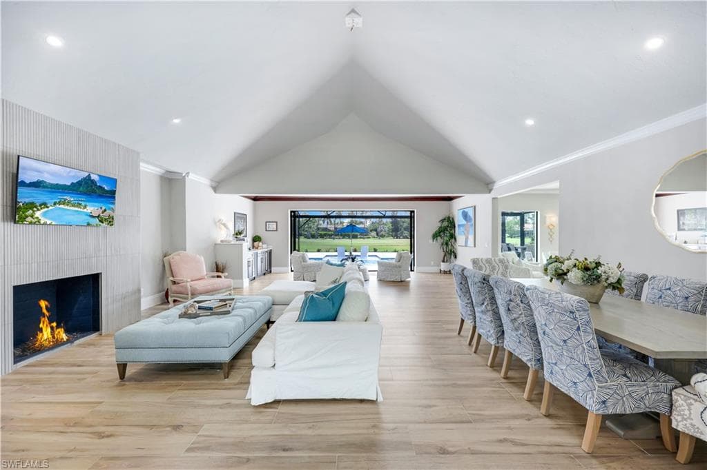 4701 Oak Leaf Dr, Naples, FL 34119-4