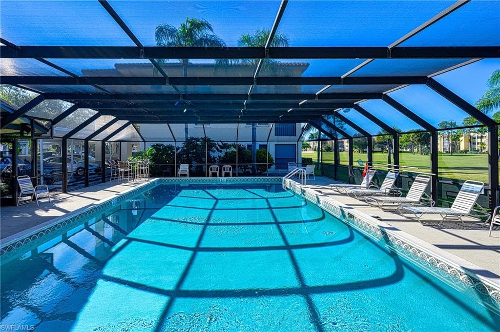 201 Quail Forest Blvd 103, Naples, FL 34105-24