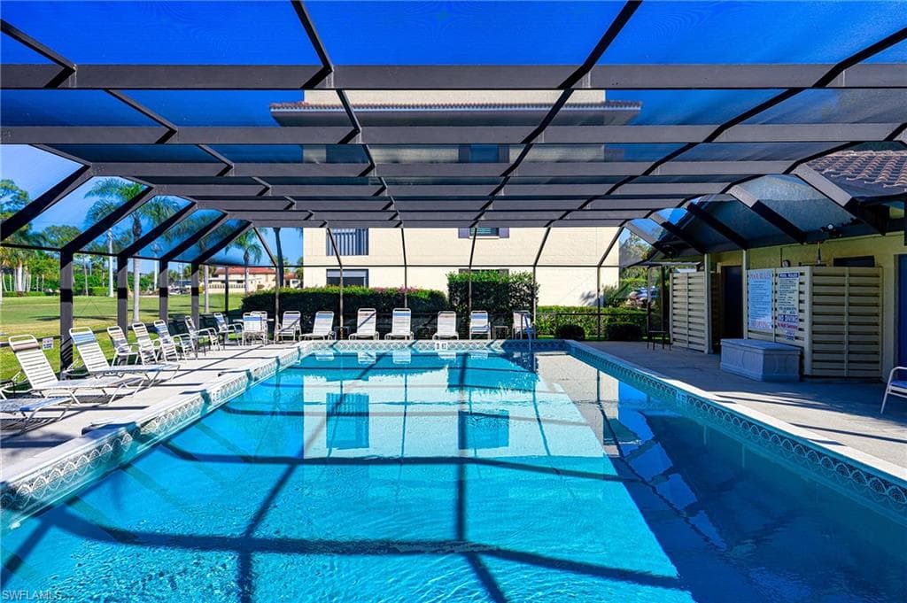 201 Quail Forest Blvd 103, Naples, FL 34105-26