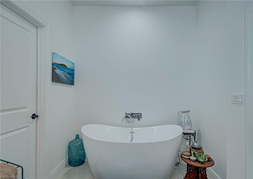 380 24th Ave NW, Naples, FL 34120-15