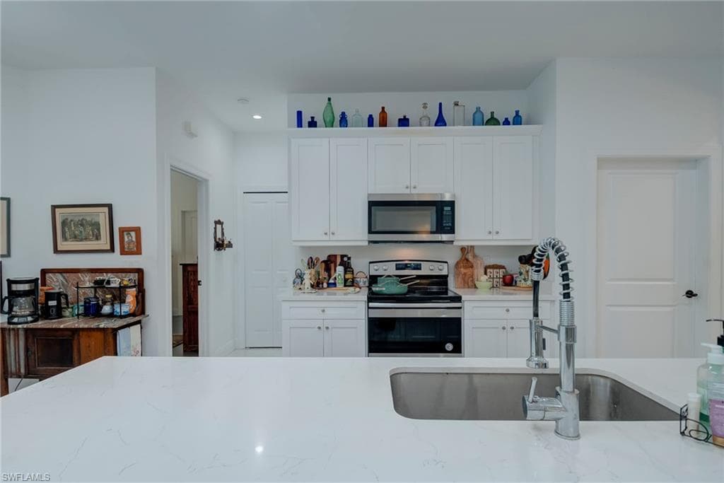 380 24th Ave NW, Naples, FL 34120-3