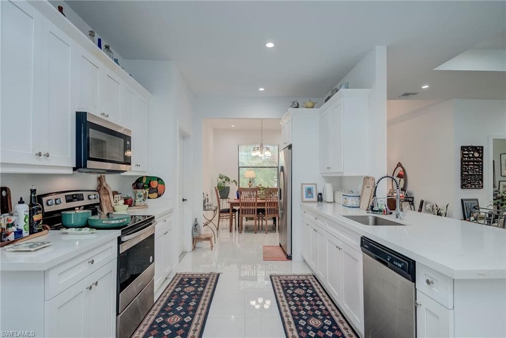 380 24th Ave NW, Naples, FL 34120-4