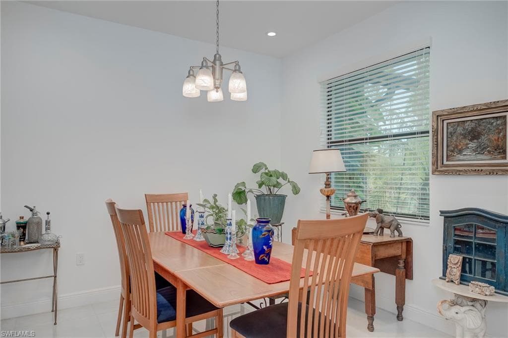 380 24th Ave NW, Naples, FL 34120-5