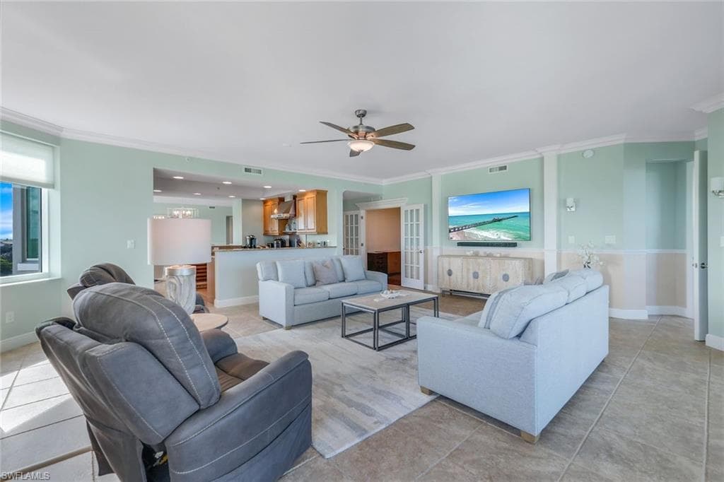 275 Indies Way 706, Naples, FL 34110-6