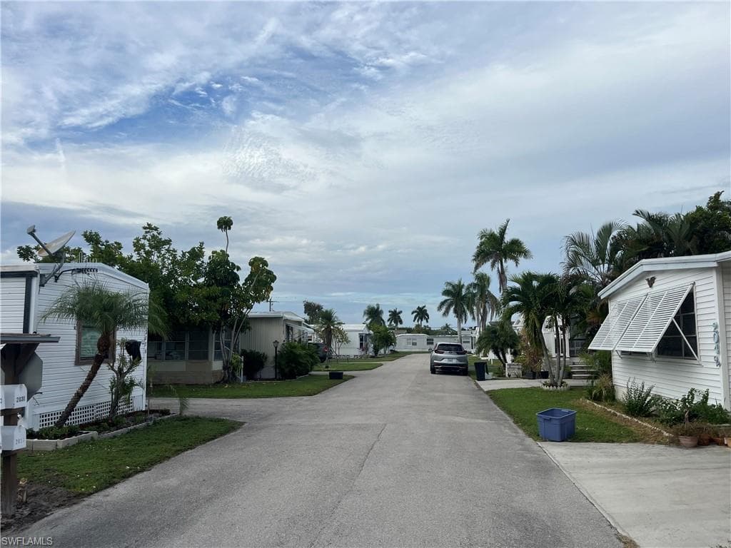 2036 Seagrape Court Ct NE, Naples, FL 34110-13