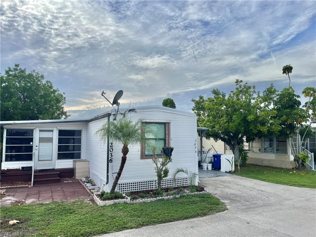 2036 Seagrape Court Ct NE, Naples, FL 34110-14