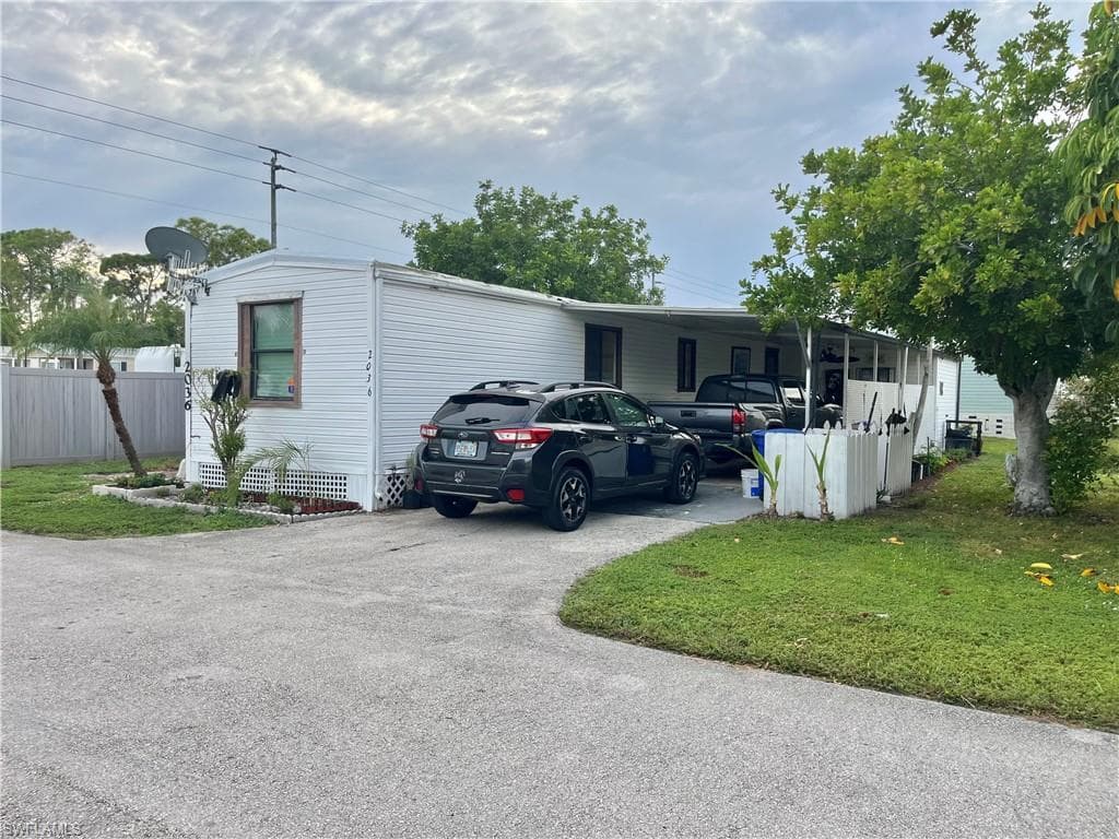 2036 Seagrape Court Ct NE, Naples, FL 34110-1