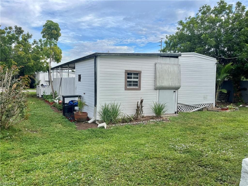 2036 Seagrape Court Ct NE, Naples, FL 34110-2