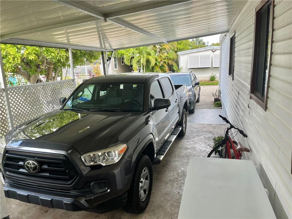 2036 Seagrape Court Ct NE, Naples, FL 34110-3