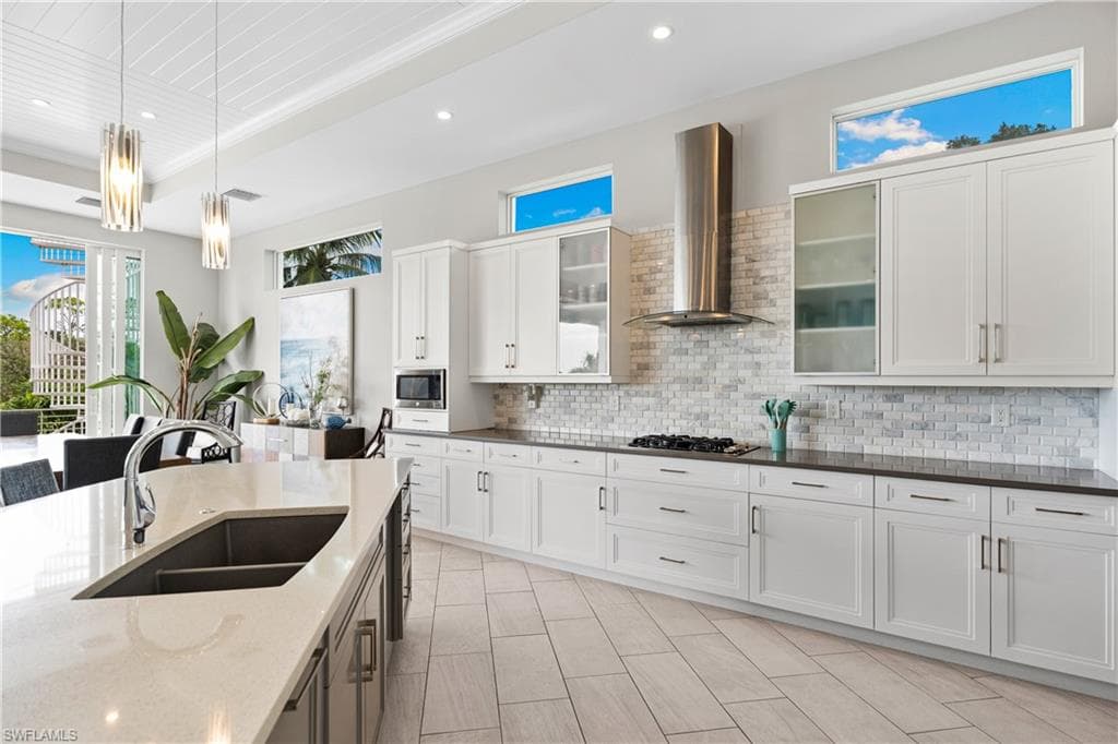 3890 Aloha Ln, Bonita Springs, FL 34134-8