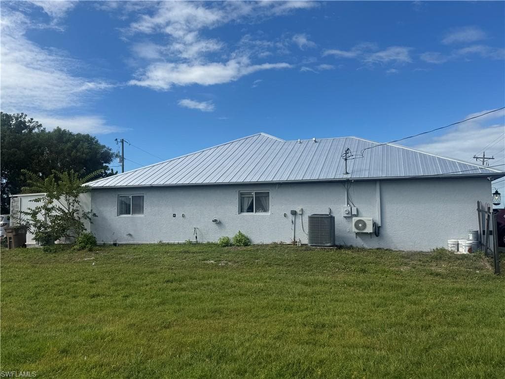 1818 Embers Pkwy W, Cape Coral, FL 33993-2