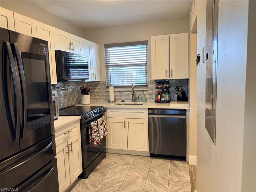 160 Turtle Lake Ct 303, Naples, FL 34105-10