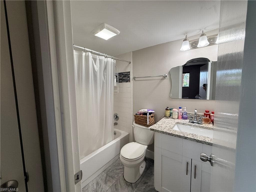 160 Turtle Lake Ct 303, Naples, FL 34105-11