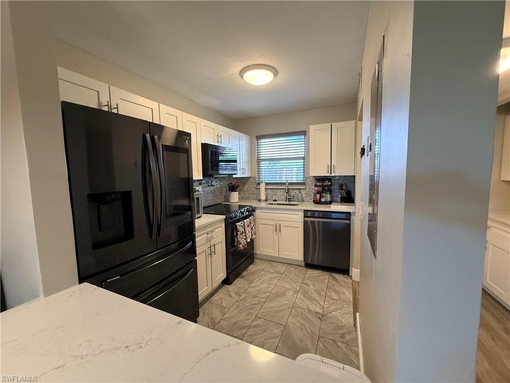 160 Turtle Lake Ct 303, Naples, FL 34105-14