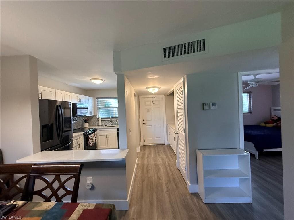 160 Turtle Lake Ct 303, Naples, FL 34105-15