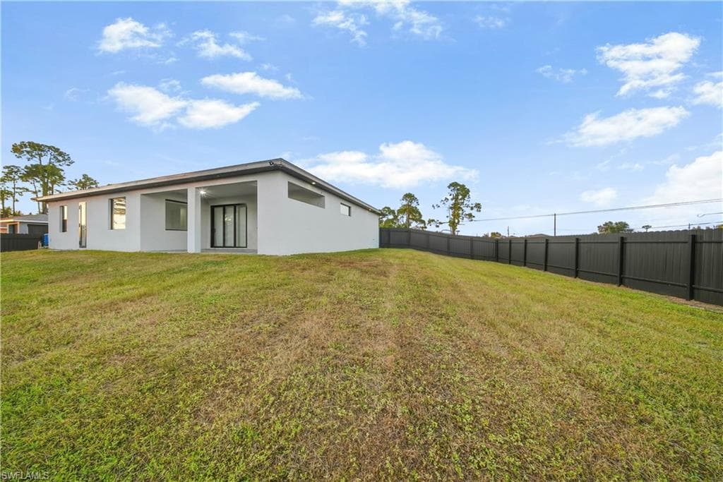 1124 35th Ln, Cape Coral, FL 33909-35