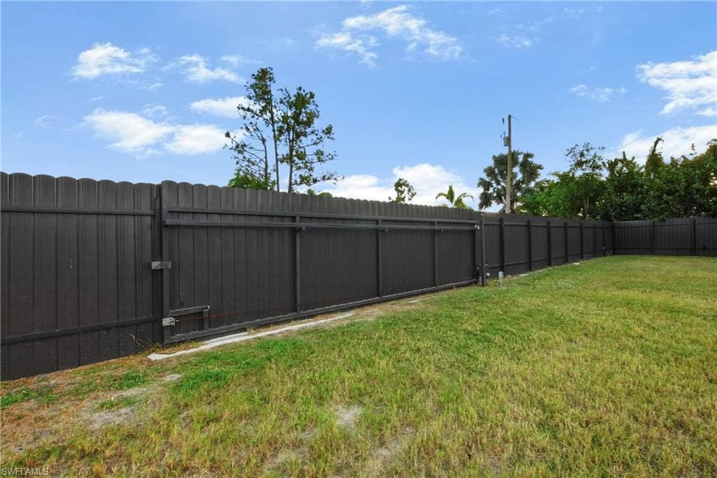 1124 35th Ln, Cape Coral, FL 33909-36