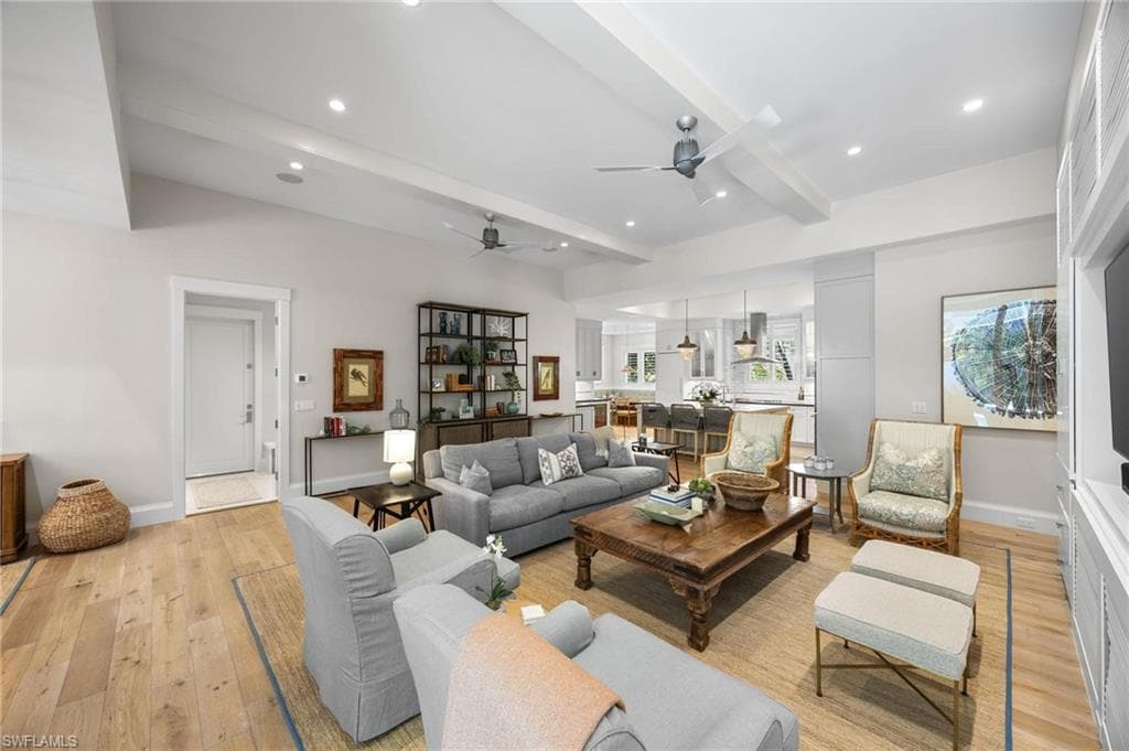 550 4th Ave N, Naples, FL 34102-8