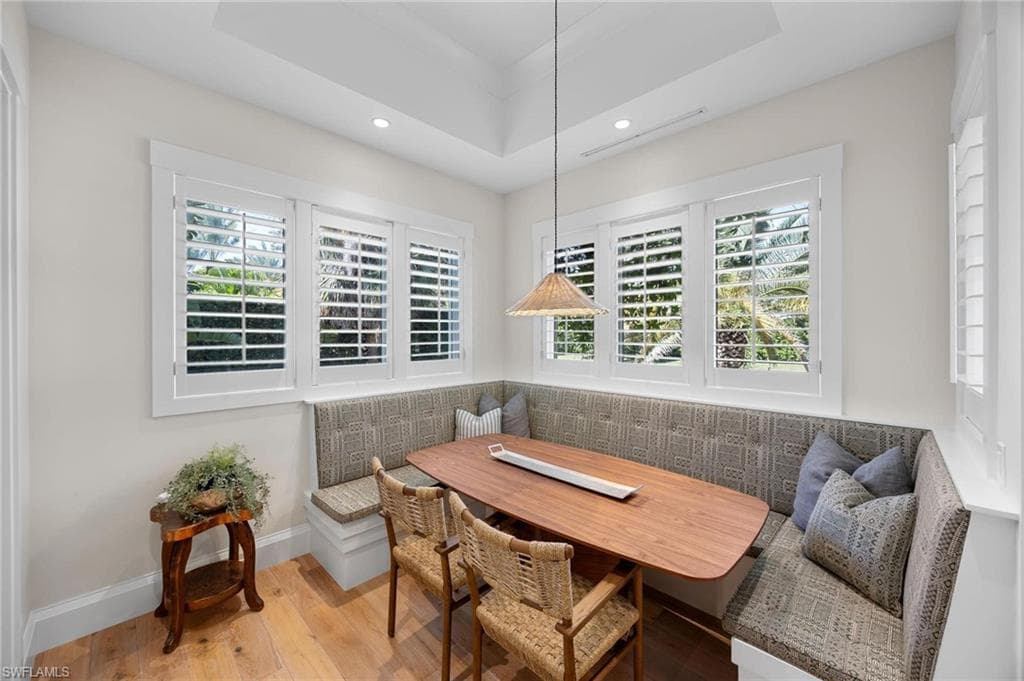 550 4th Ave N, Naples, FL 34102-12